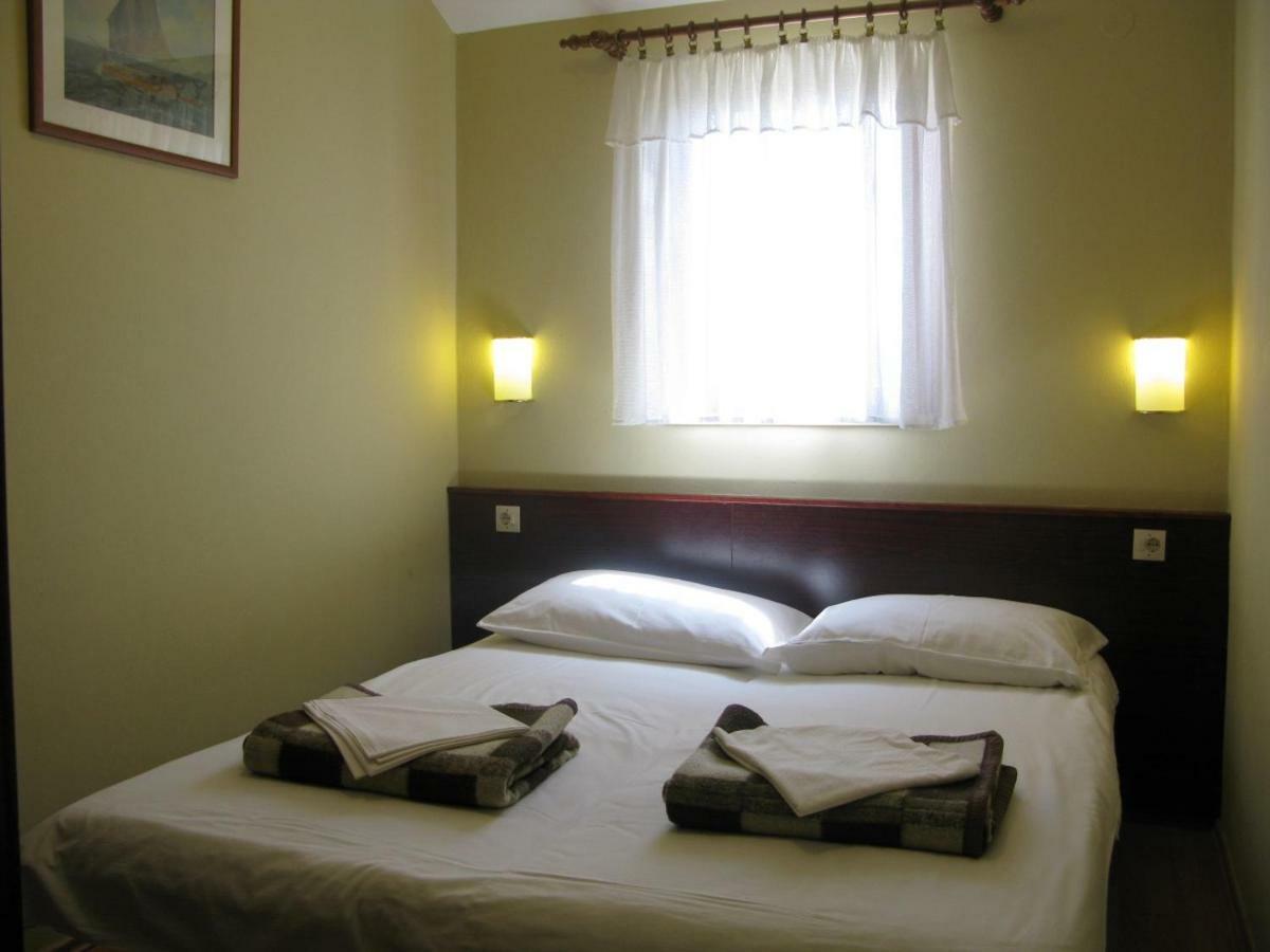 Apartments And Rooms Lanca Banjol Eksteriør billede